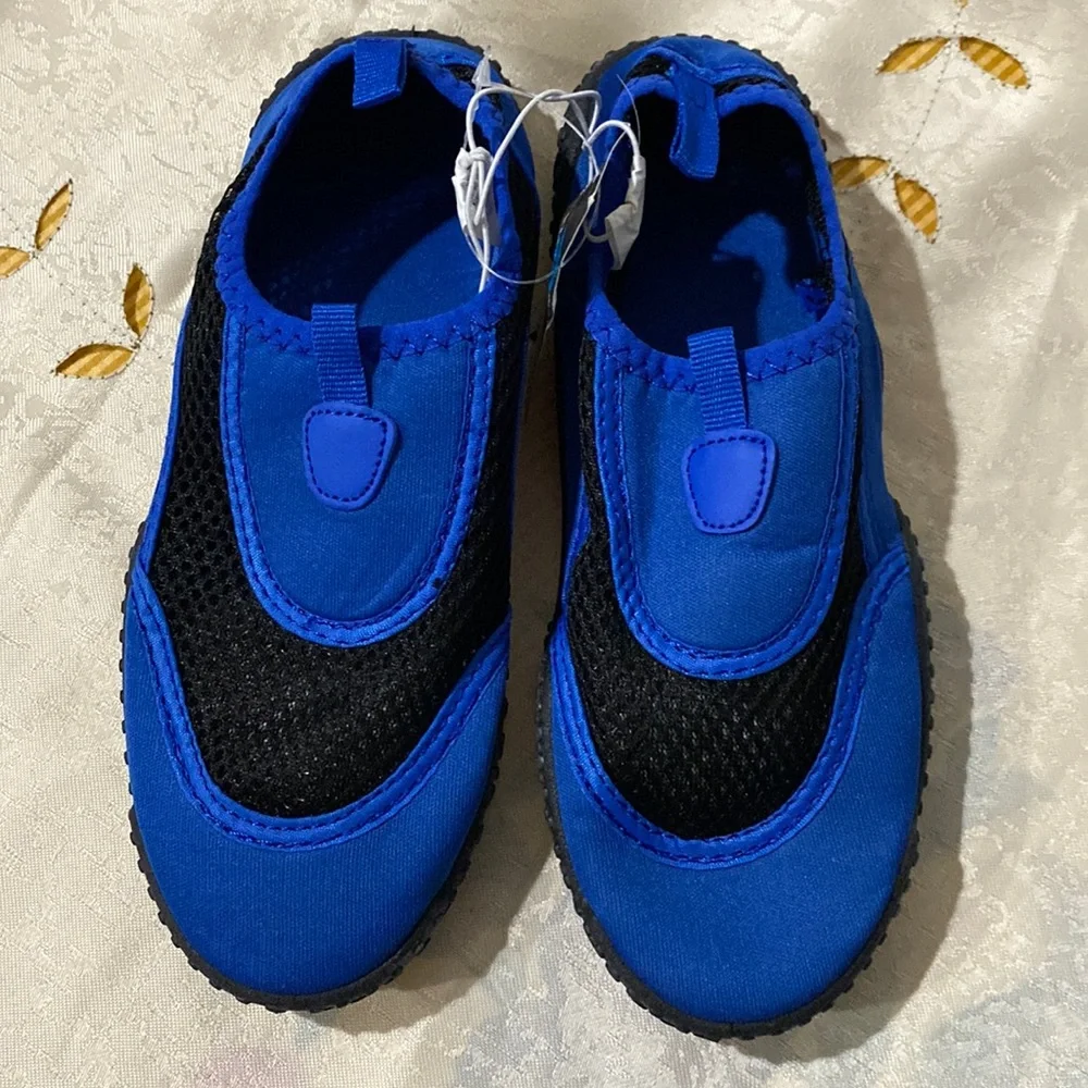 BOYS BLUE WATER SHOES SIZE 2